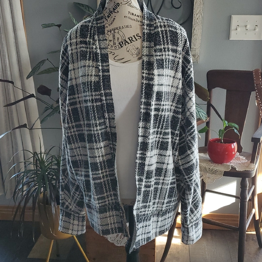 BKE Monochrome Knit Cardigan